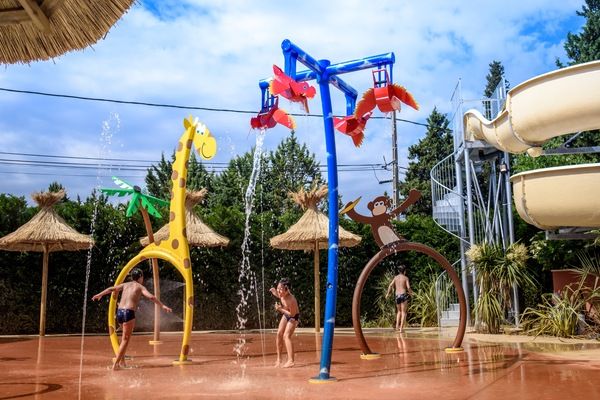 camping vaucluse parc aquatique jeux aquatiques