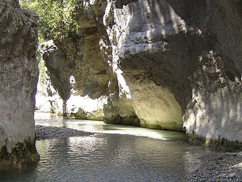 Gouffre et plan d'eau Vaucluse