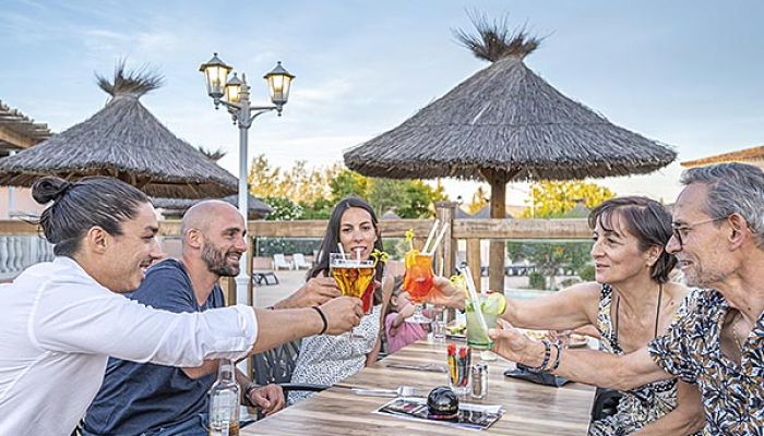 Camping Pernes les Fontaines Ciela Village Les Fontaines Terrasse Restaurant
