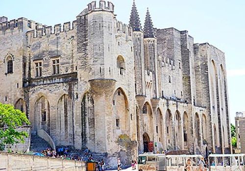 Camping Pernes les Fontaines Ciela Village Les Fontaines Vaucluse Palais des Papes Avignon