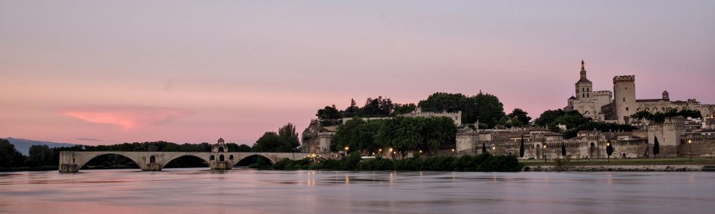 ville d'Avignon avec le pont d'Avignon