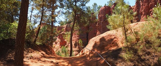 sentier des ocres roussillon près du camping