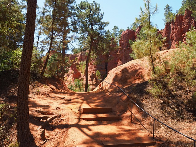 sentier des ocres roussillon près du camping